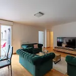 Spacious Apartment - Trocadero